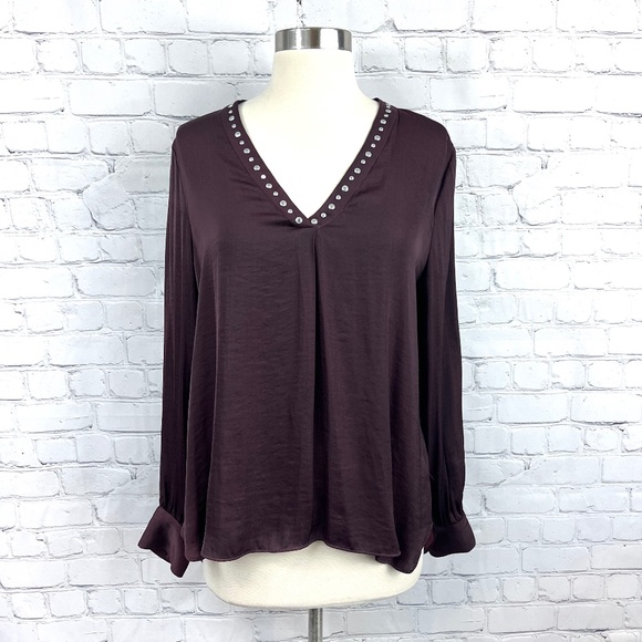 🔥2/$10 VINCE CAMUTO•| Burgundy Studded V-Neck Long Sleeve Size Small - Picture 1 of 14
